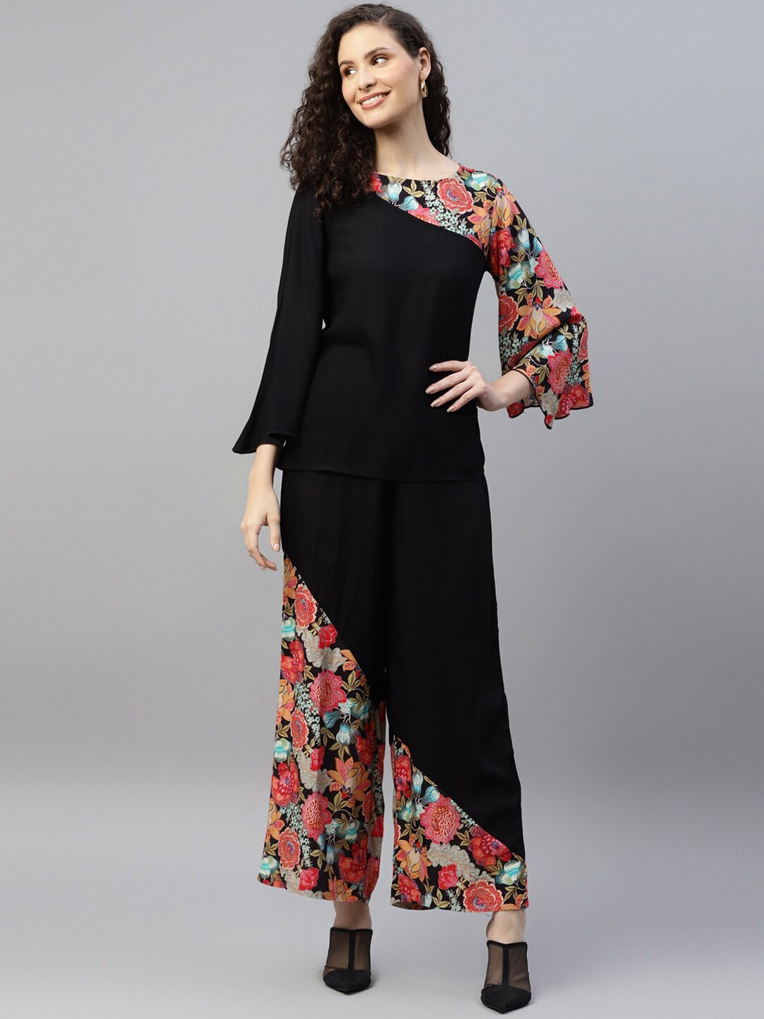 

DEEBACO Floral Printed Round Neck Top & Palazzo, Black