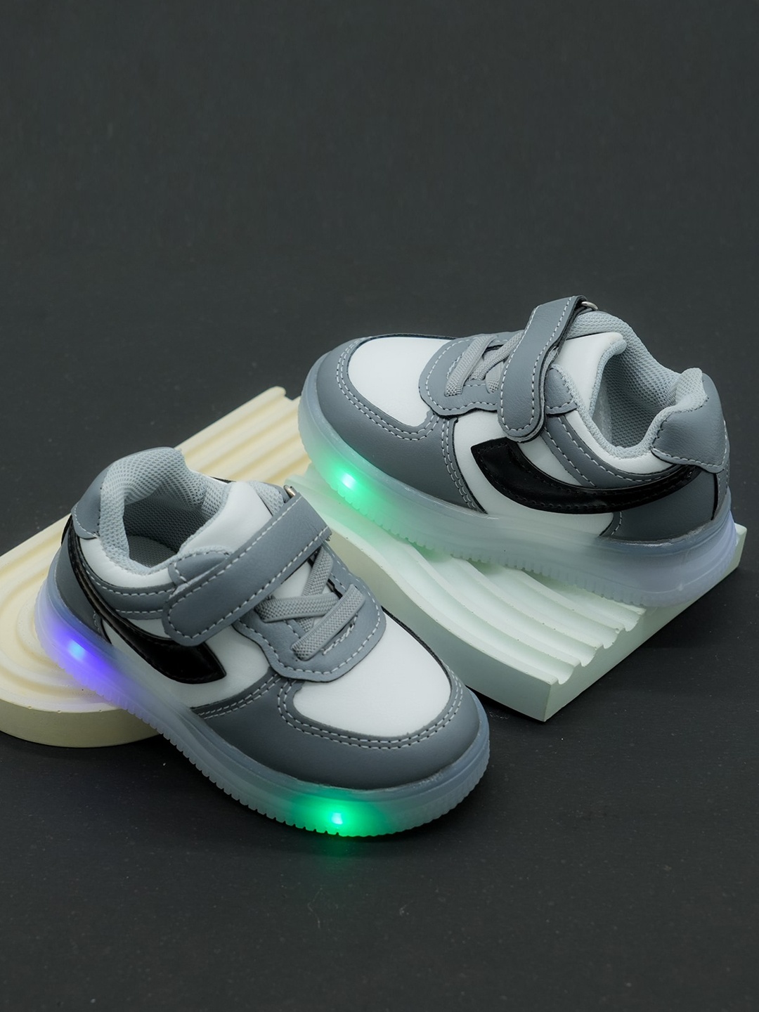 

FEETWELL SHOES Kids Colourblocked Sneakers With LED Lights, Grey