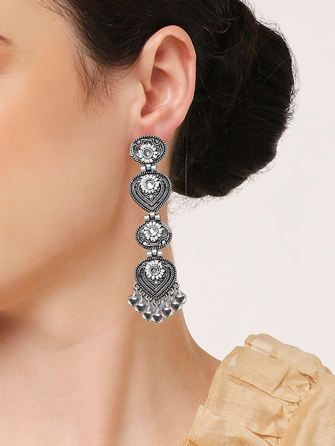 

OOMPH Oxidised Kundan Studded Floral Drop Earrings, Silver