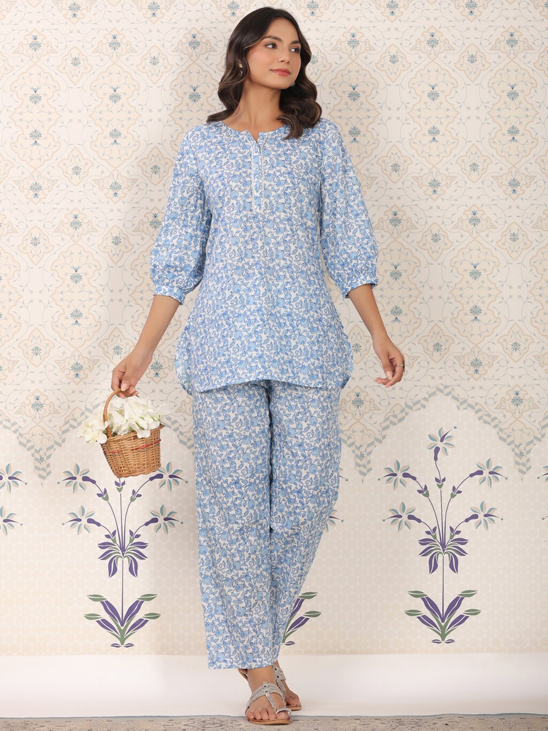 

Ode by House of Pataudi Floral Printed Regular Pure Cotton Kurta with Pyjamas, Blue