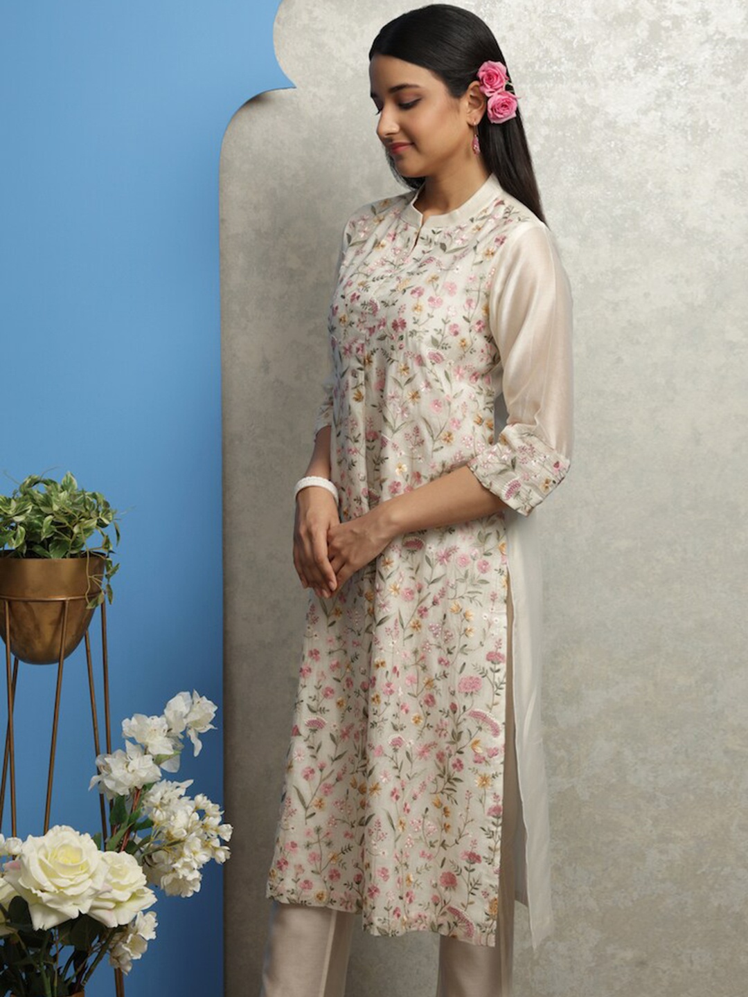 

SMRITI GUPTA Floral Embroidered Straight Kurta, Off white