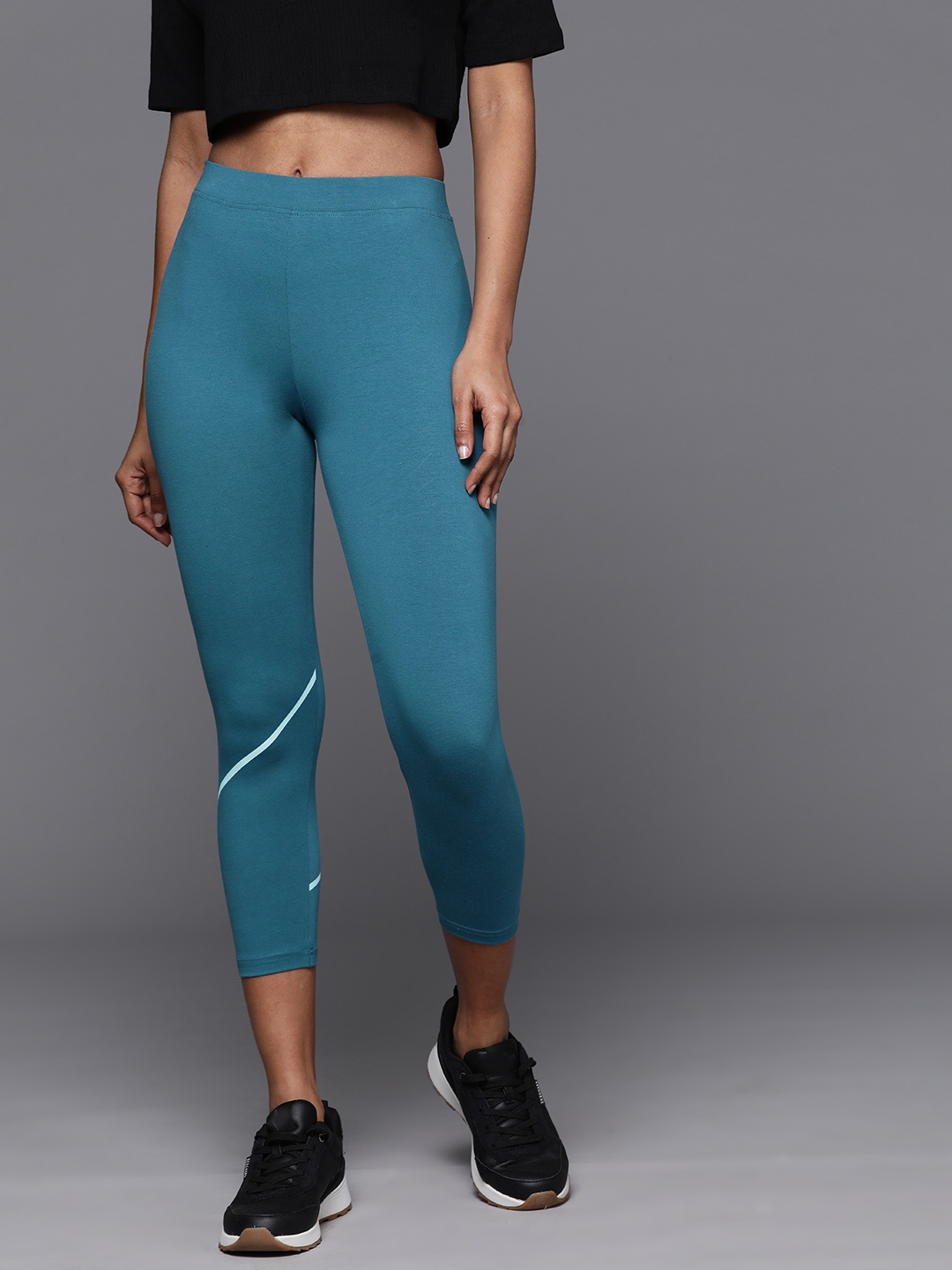 

HRX by Hrithik Roshan Women 3/4th Length Lifestyle Tights, Teal