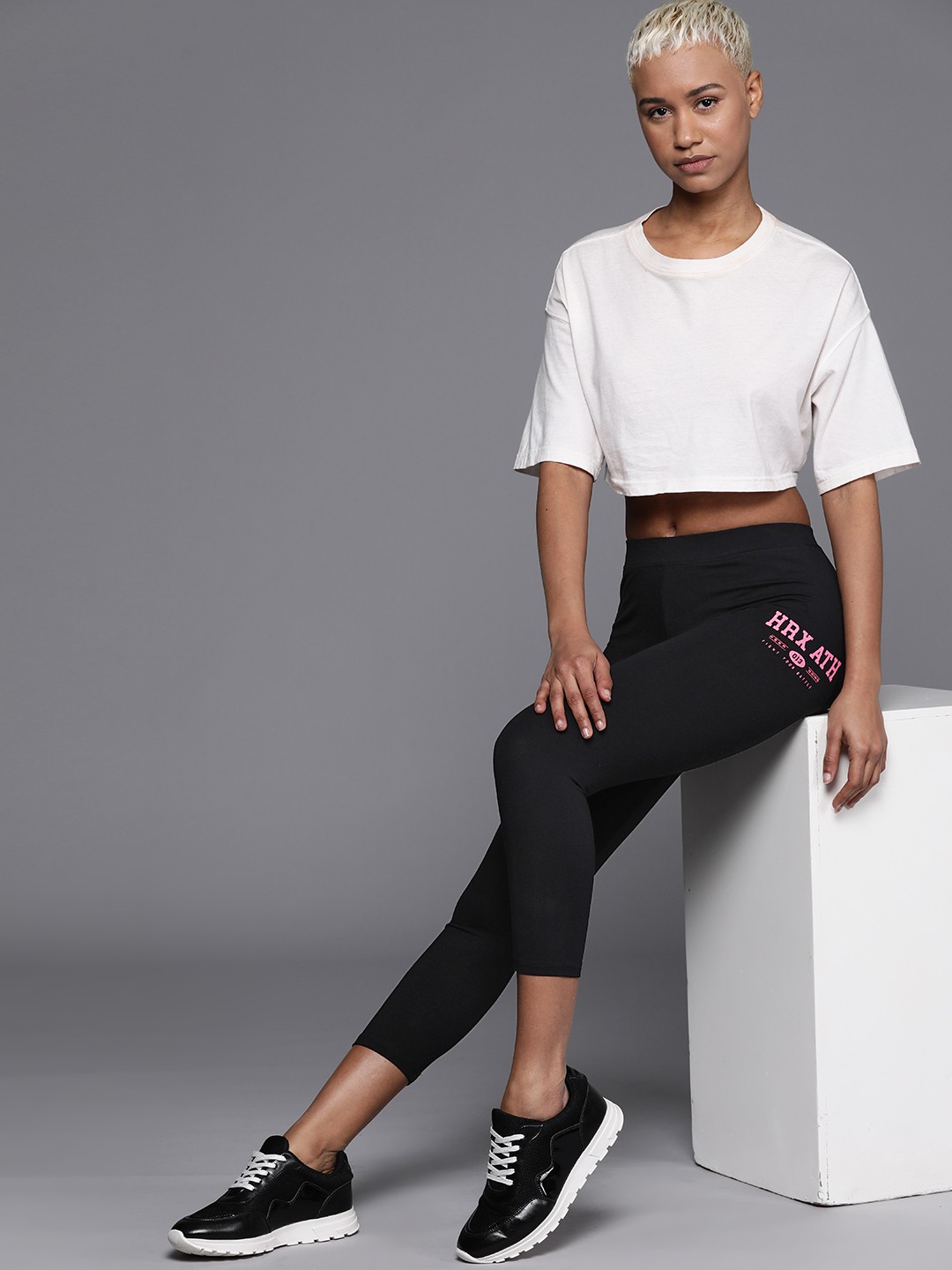 

HRX by Hrithik Roshan Women Slim Fit 3/4th Length Tights, Black