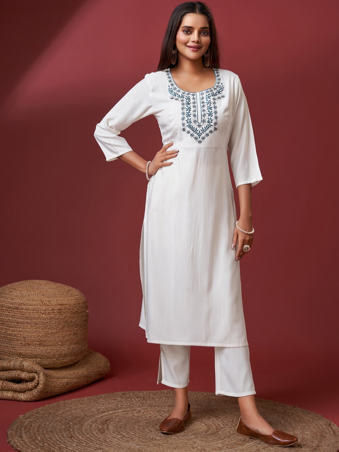 

soan Ethnic Motif Yoke Design Regular Thread Work Kurta With Trousers, White