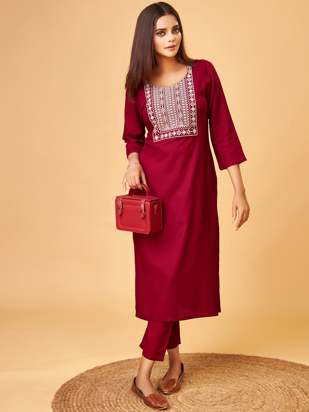 

soan Ethnic Motifs Yoke Design Thread Work Kurta with Trousers, Red