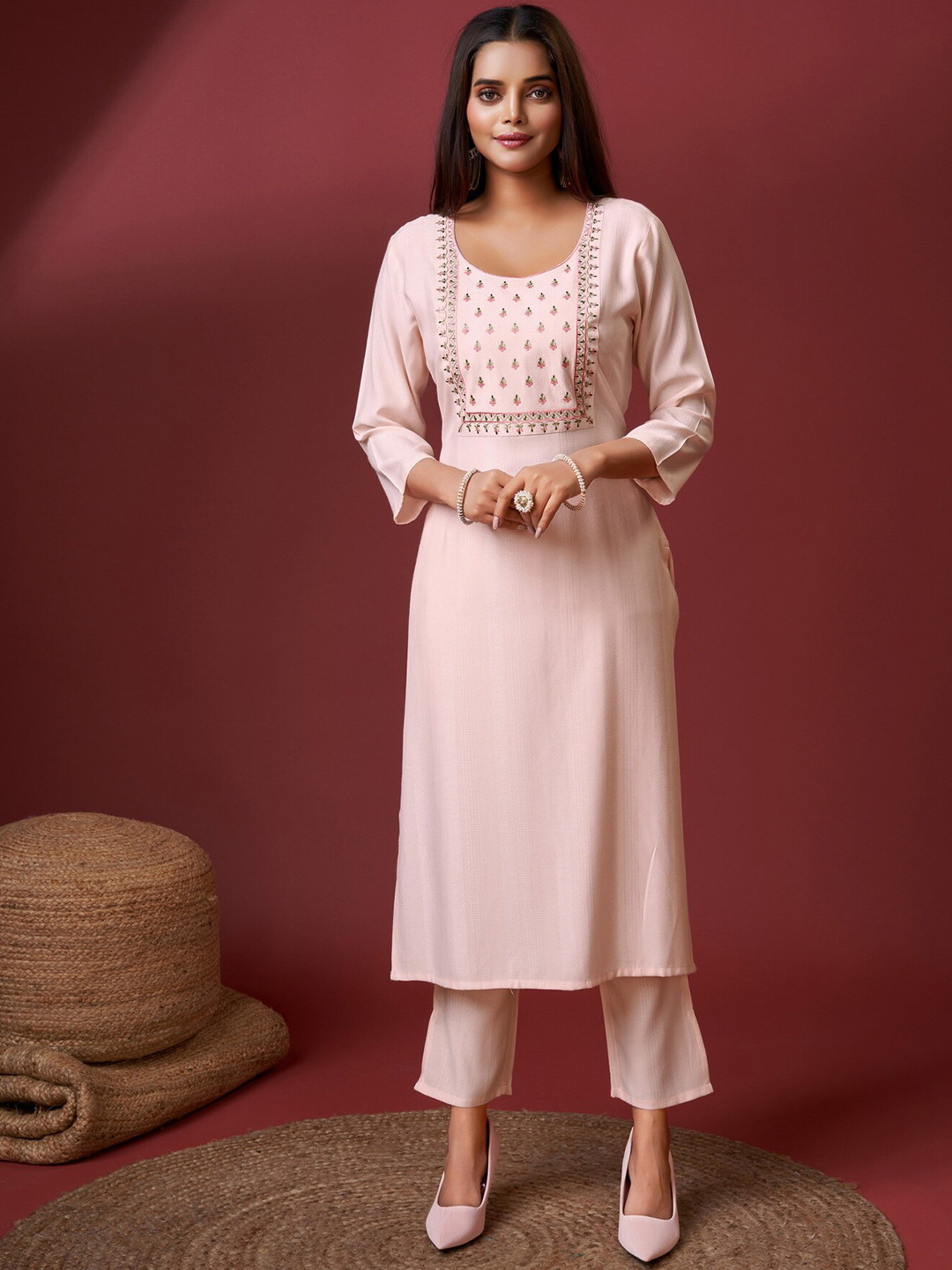 

soan Ethnic Motif Yoke Design Regular Thread Work Kurta With Trousers, Pink