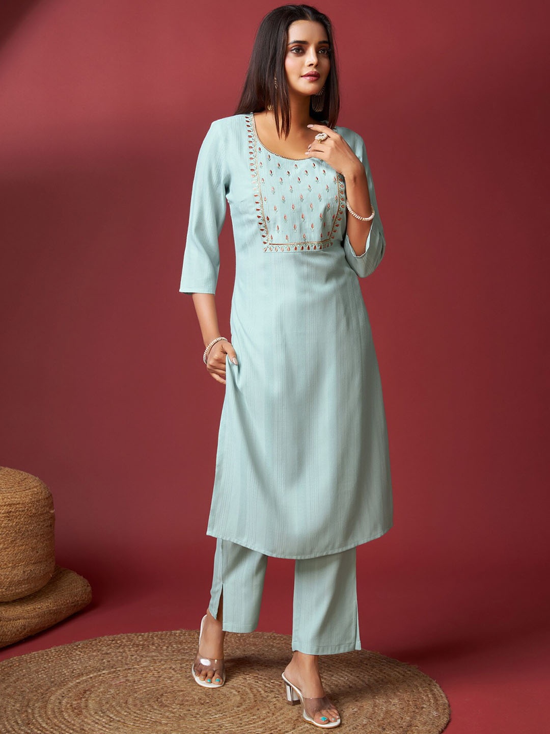 

soan Floral Yoke Design Regular Thread Work Kurta With Trousers, Sea green