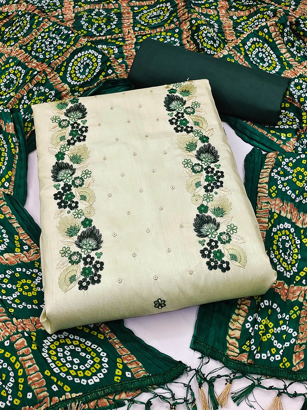 

SHADOW & SAINING Floral Embroidered Unstitched Dress Material, Green
