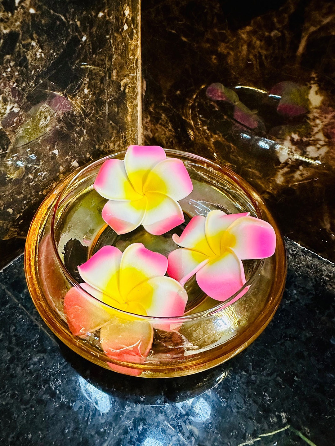 

BS AMOR Yellow & Pink Glass Flower Vase With Flowers