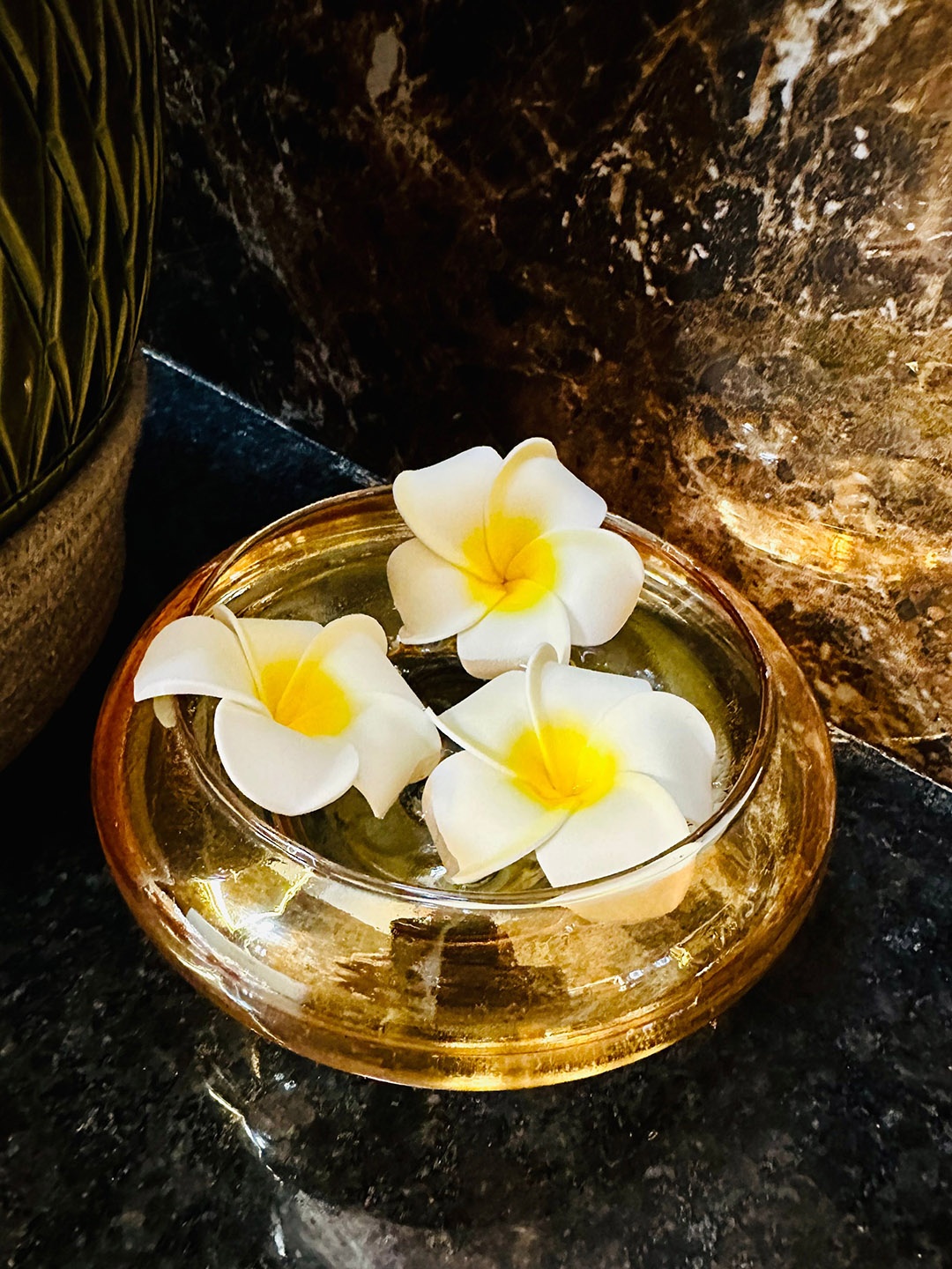 BS AMOR Yellow & White Glass Flower Vase With Flowers
