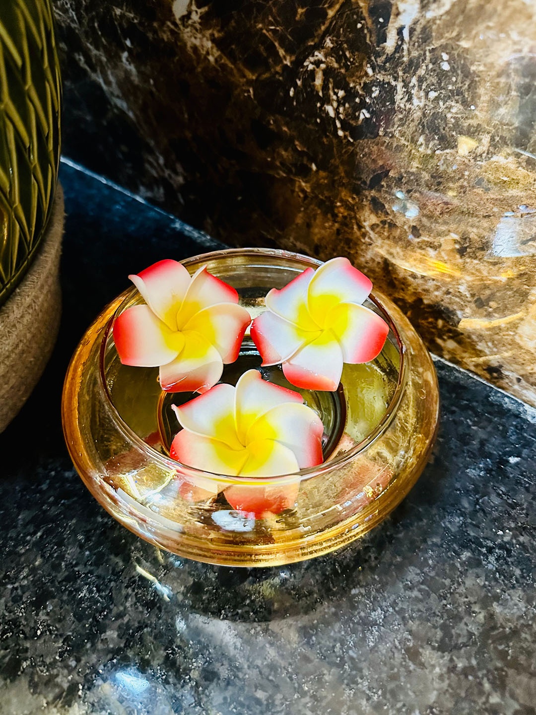 

BS AMOR Yellow & Red Glass Flower Vase With Flowers