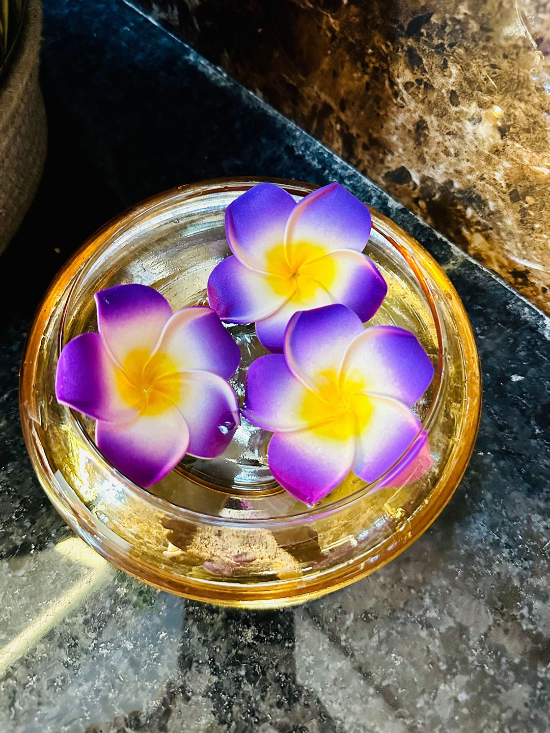 

BS AMOR Yellow & Violet Glass Flower Vase With With Flowers