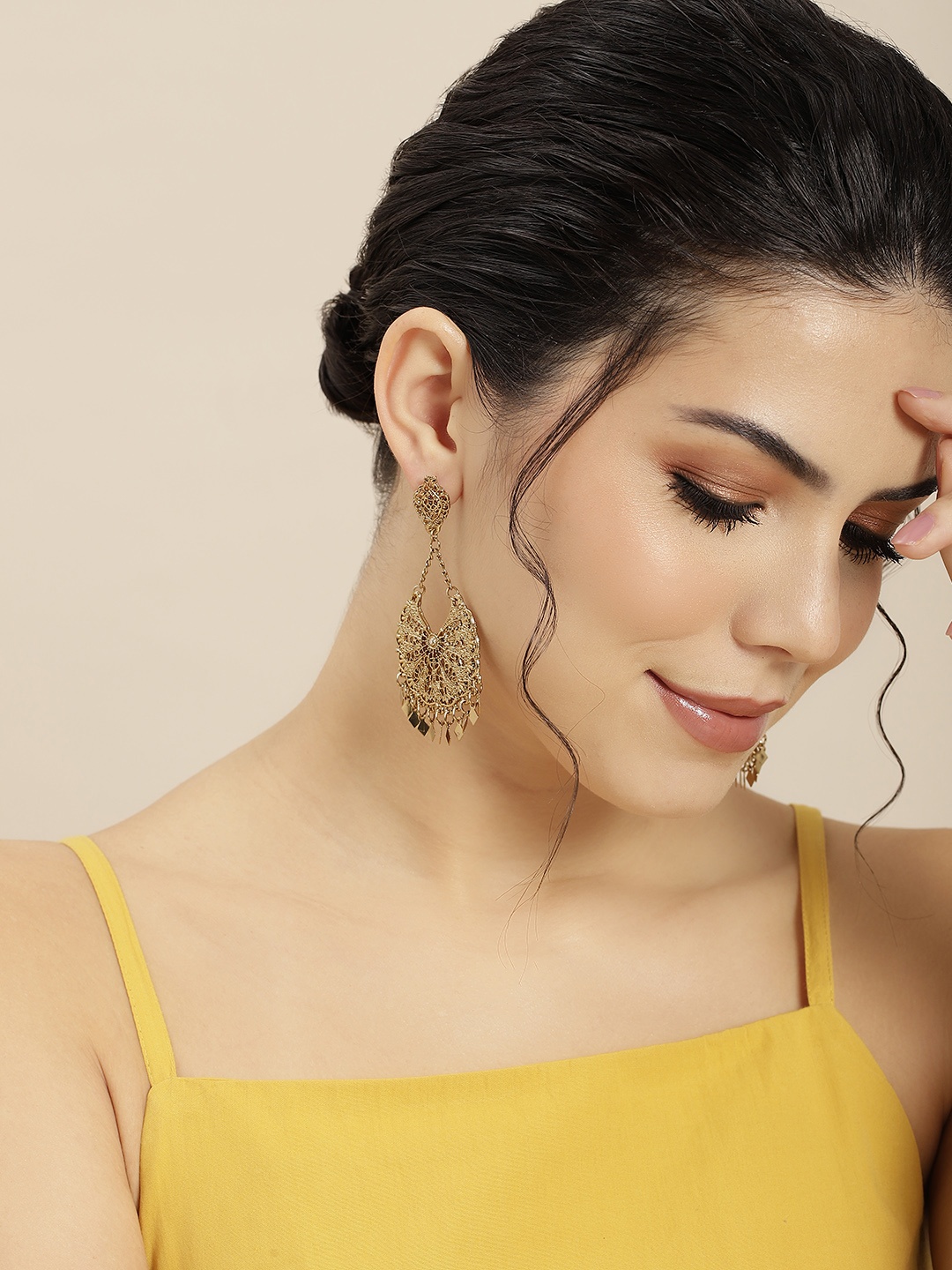 

Sangria Gold-Plated Teardrop Shaped Chandbalis Earrings