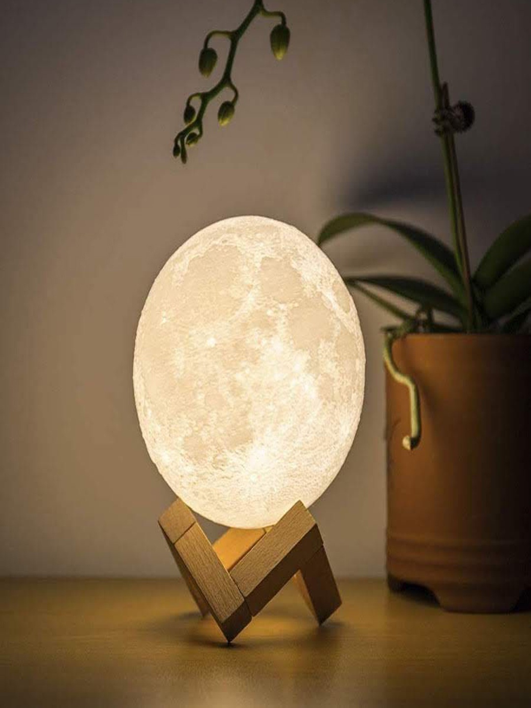 

Glimmer Lightings 3D Moon Touch Table Lamp, Off white