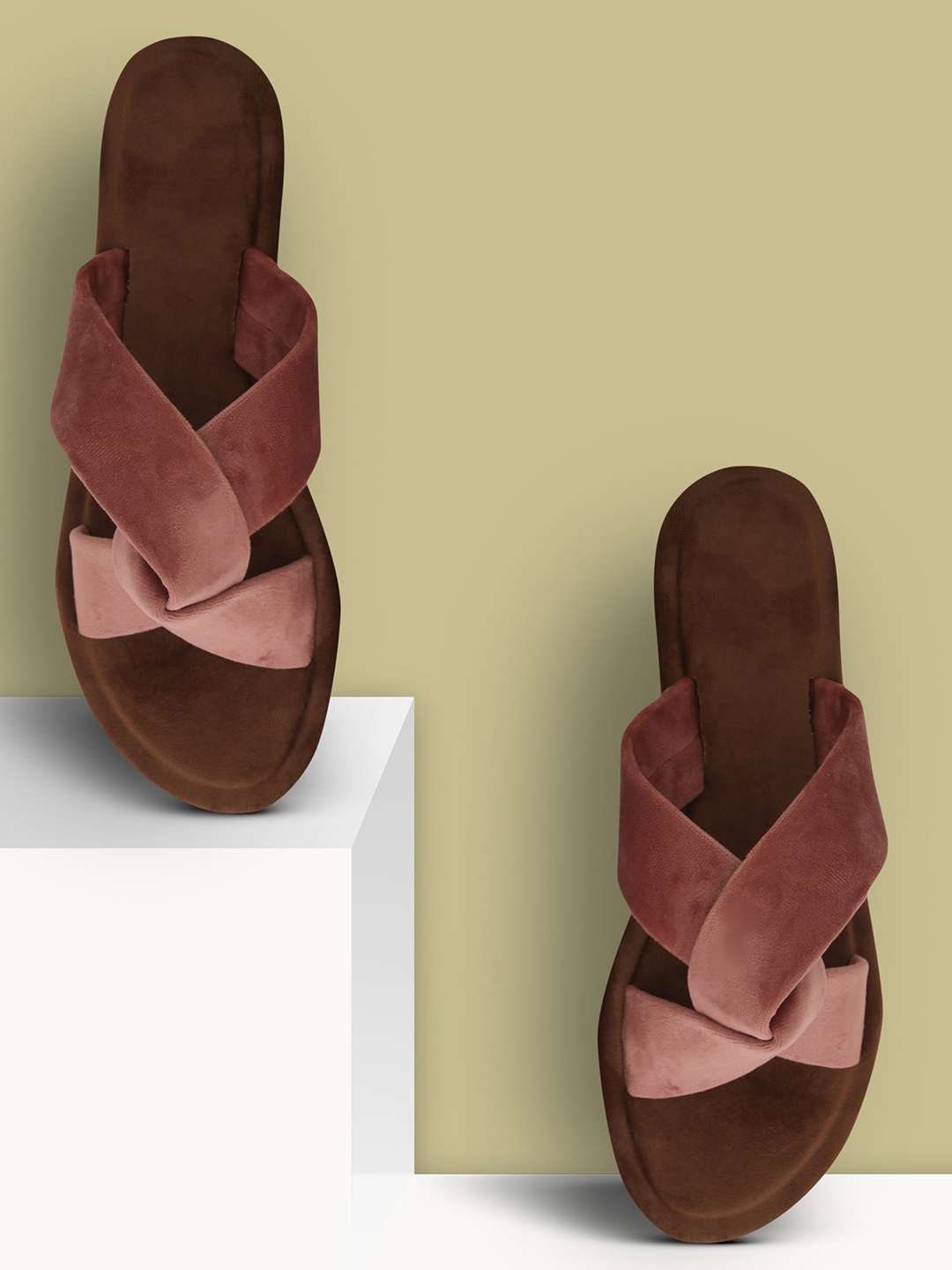 

Ravis Twisted Strap Open Toe Flas, Maroon