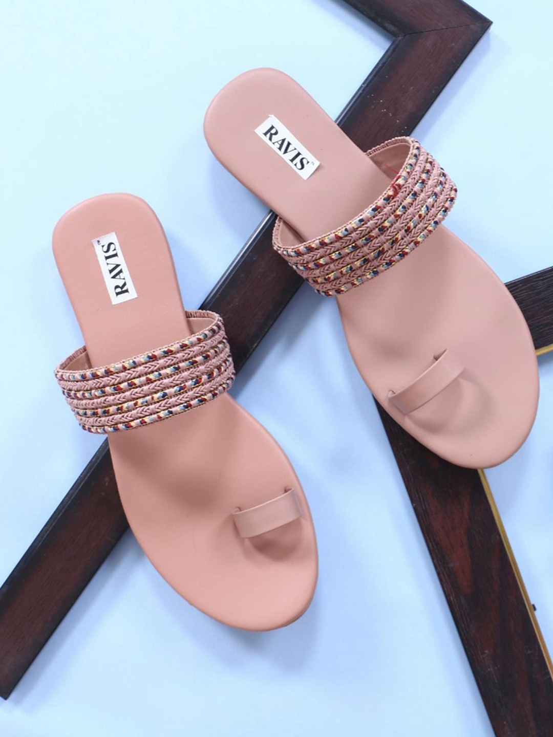 

Ravis Textured One Toe Flats, Pink