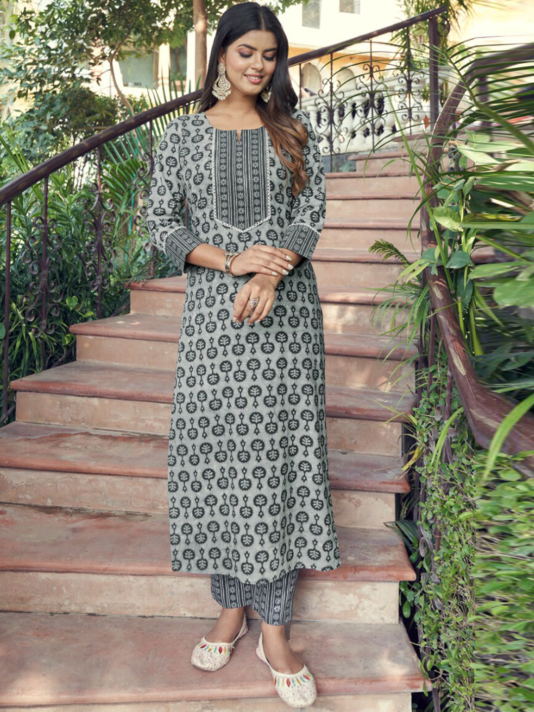 

KALINI Ethnic Motifs Printed Kurta With Trousers, Grey