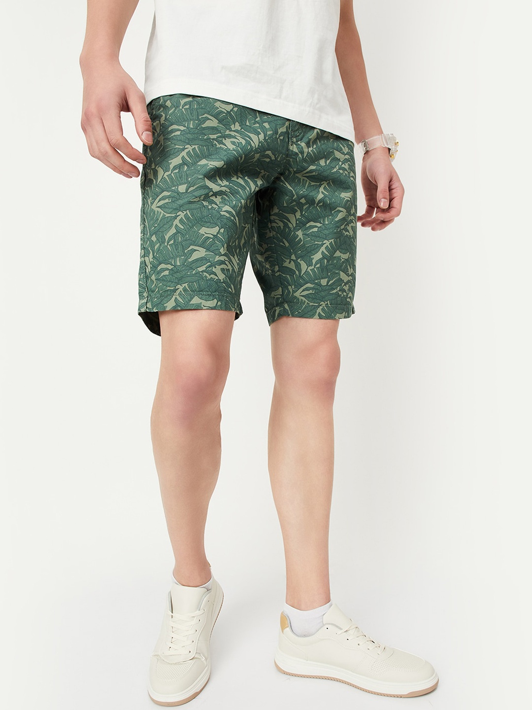 

max Men Floral Printed Pure Cotton Shorts, Green