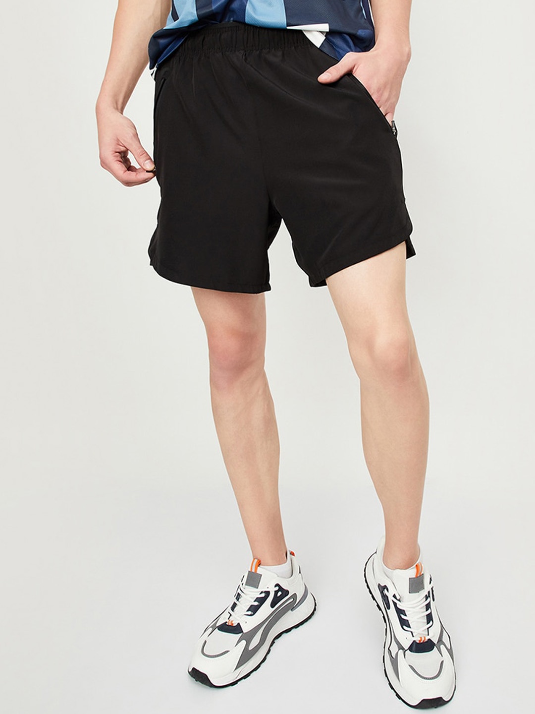 

max Men Mid Rise Sports Shorts, Black