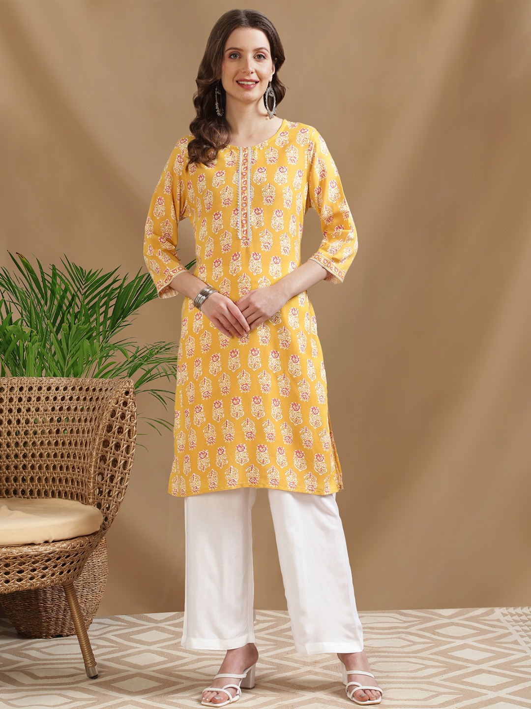 

Rangita Printed Straight Kurta, Yellow