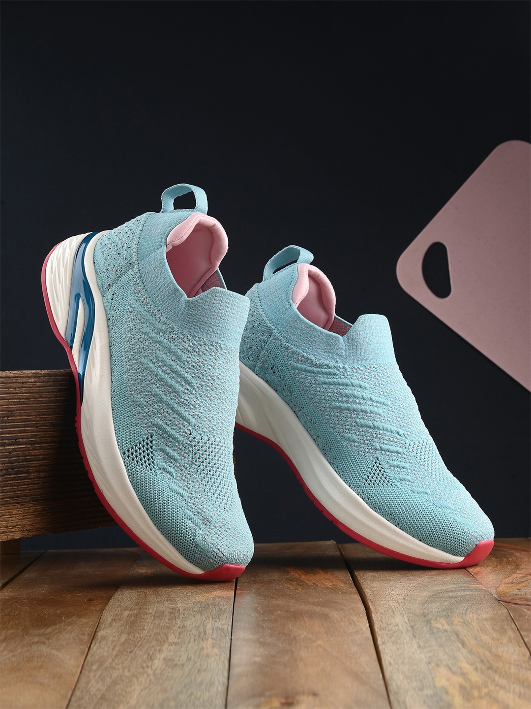 

OFF LIMITS Women Royce Walking Shoes, Blue