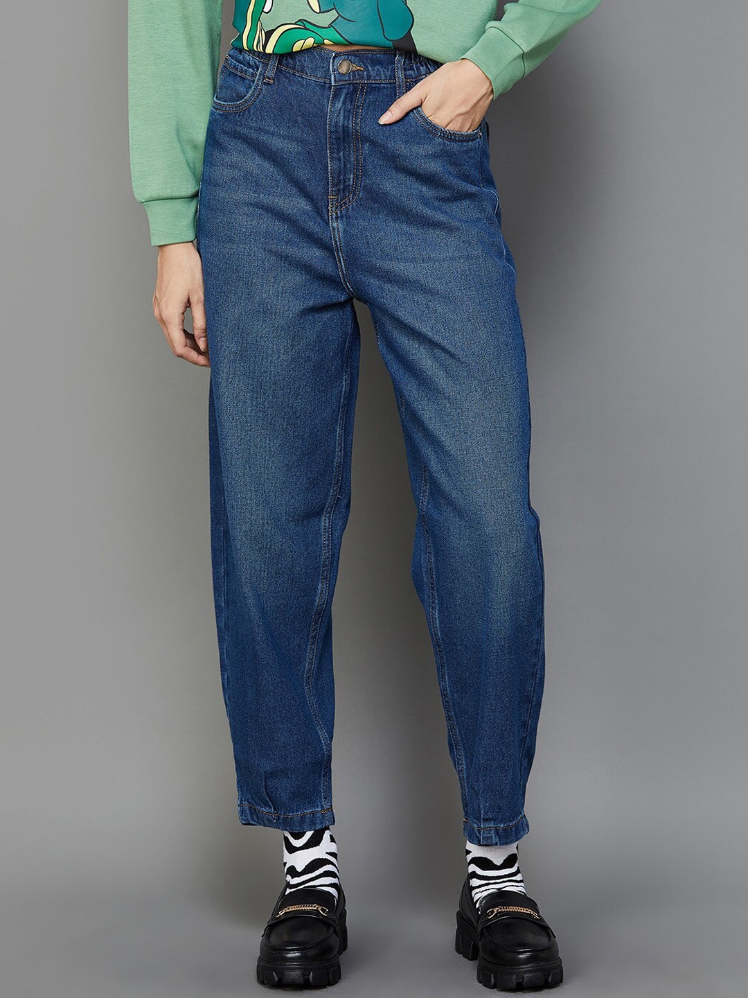 

Ginger by Lifestyle Women Relaxed Fit Light Fade Clean Look Cropped Cotton Jeans, Blue