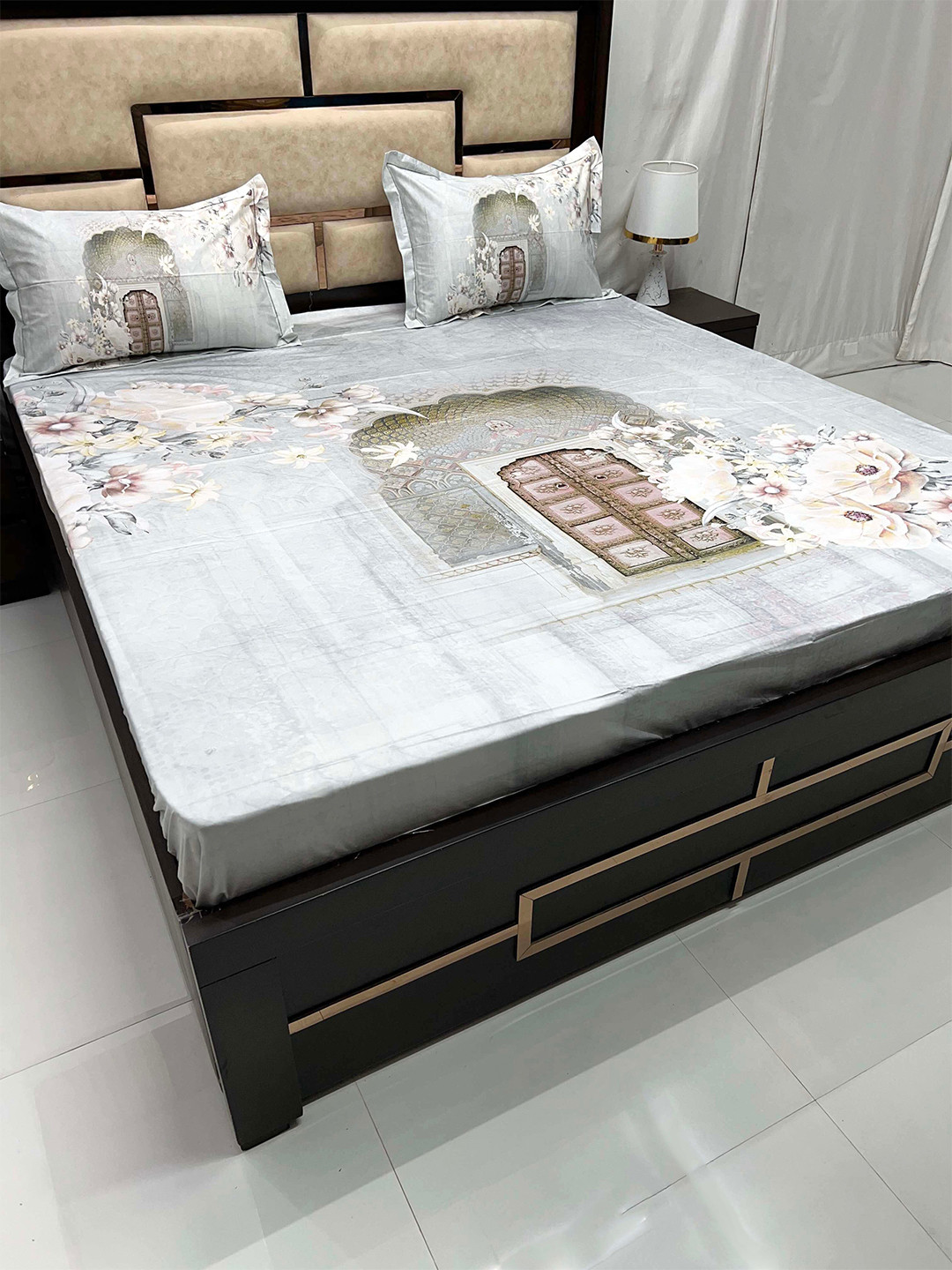 

Pure Decor Majestic Peach-Coloured & Pink Floral Pure Cotton 400 TC King Bedsheet Set