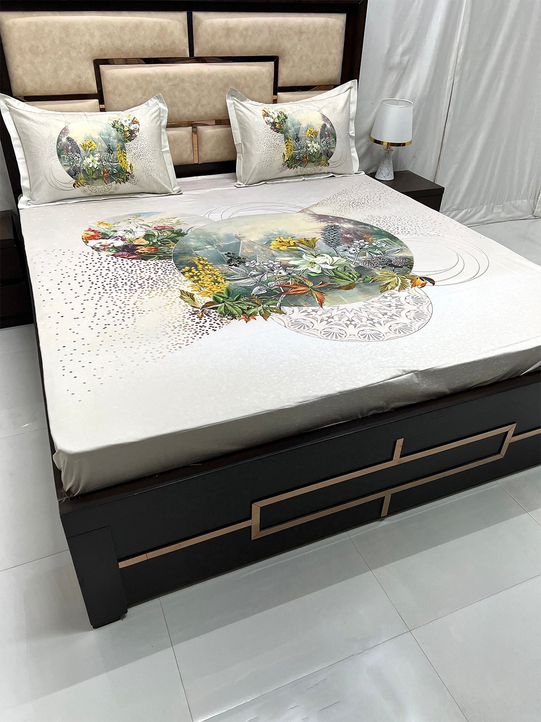 

Pure Decor Majestic White & Green Floral Pure Cotton 400 TC King Bedsheet Set