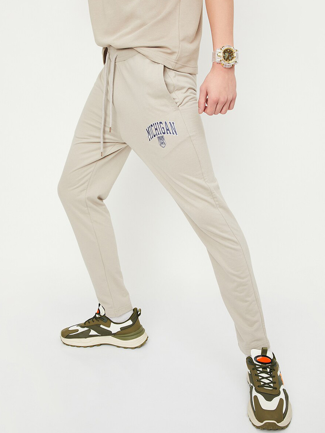 

max Men Mid-Rise Track Pants, Beige