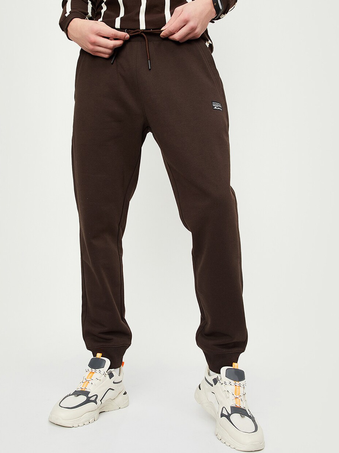 

max Men Mid-Rise Joggers, Brown