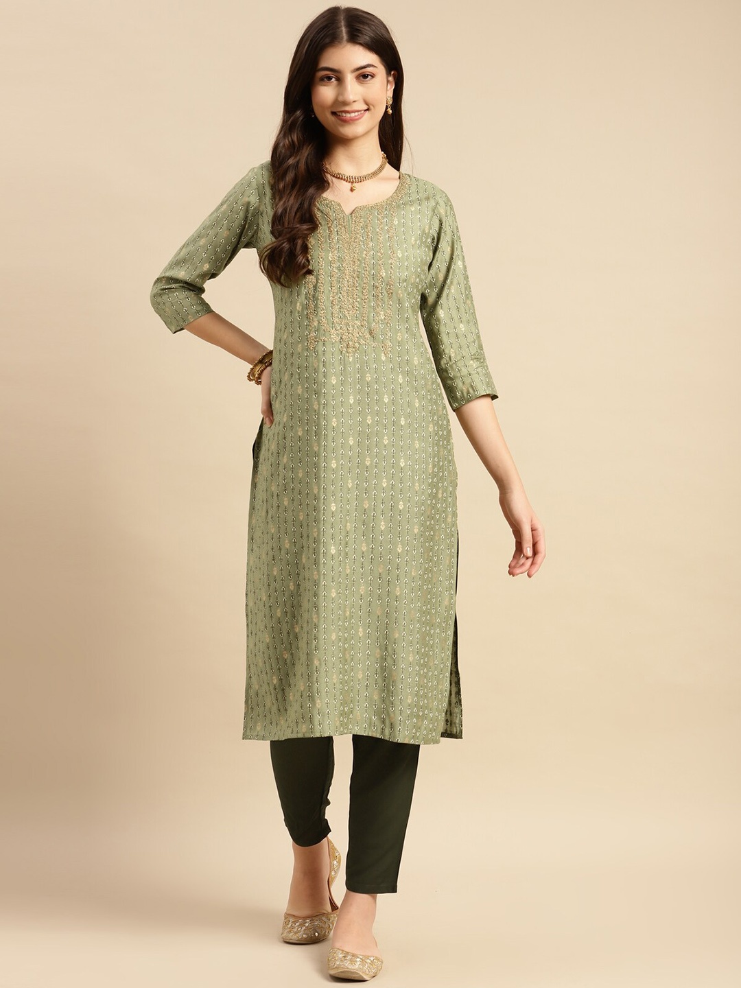 

Rangita Floral Embroidered Straight Kurta With Trousers, Green