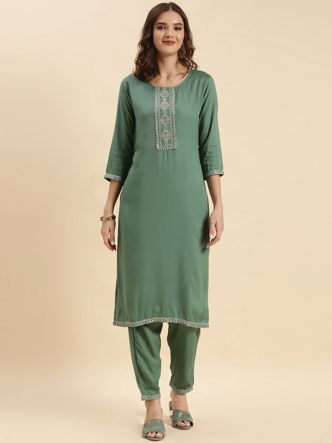 

Rangita Ethnic Motifs Yoke Design Gotta Patti Straight Kurta With Trousers, Green