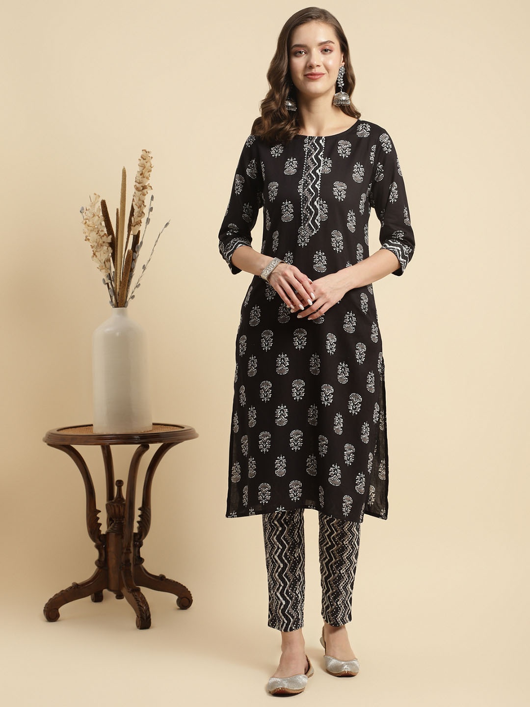 

Rangita Floral Printed Pure Cotton Straight Kurta With Trousers, Black