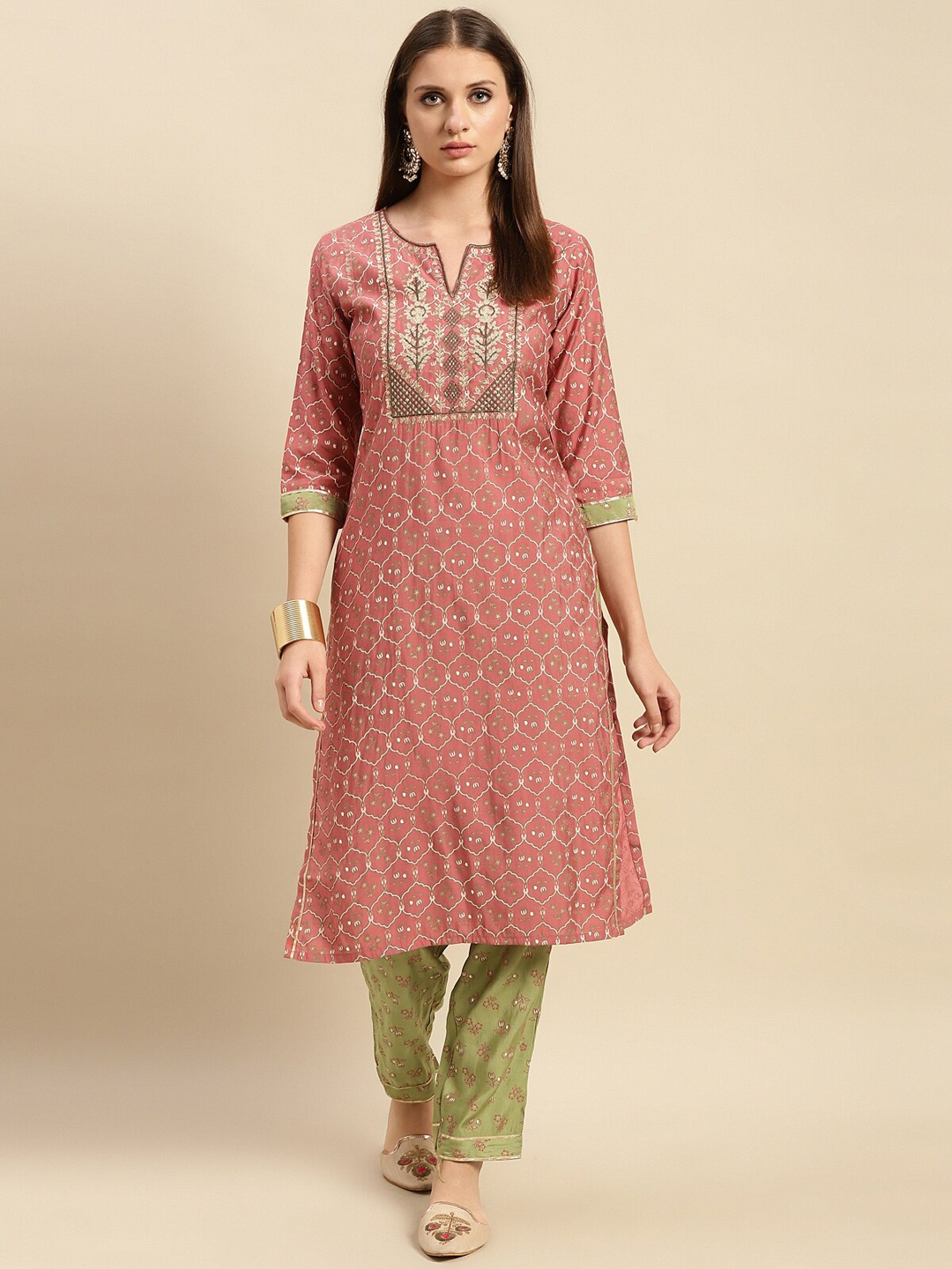 

Rangita Floral Printed Gotta Patti Straight Kurta With Trousers, Peach