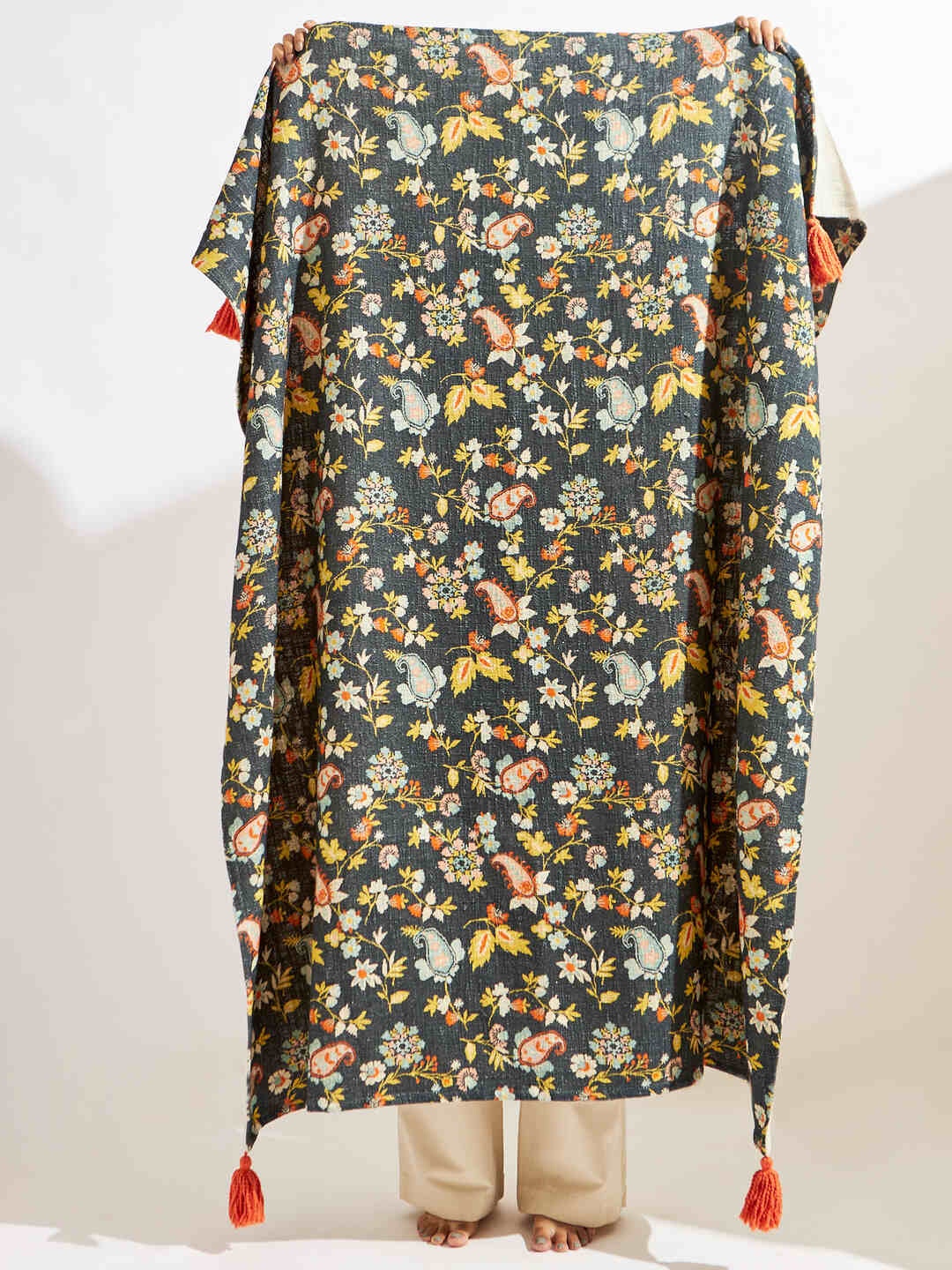 

Chumbak Pixel Black & Orange Paisley Printed Pure Cotton Throw