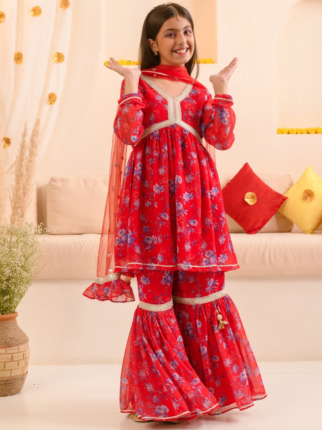 

pspeaches Girls Floral Printed Regular Kurta With Sharara & Dupatta, Red