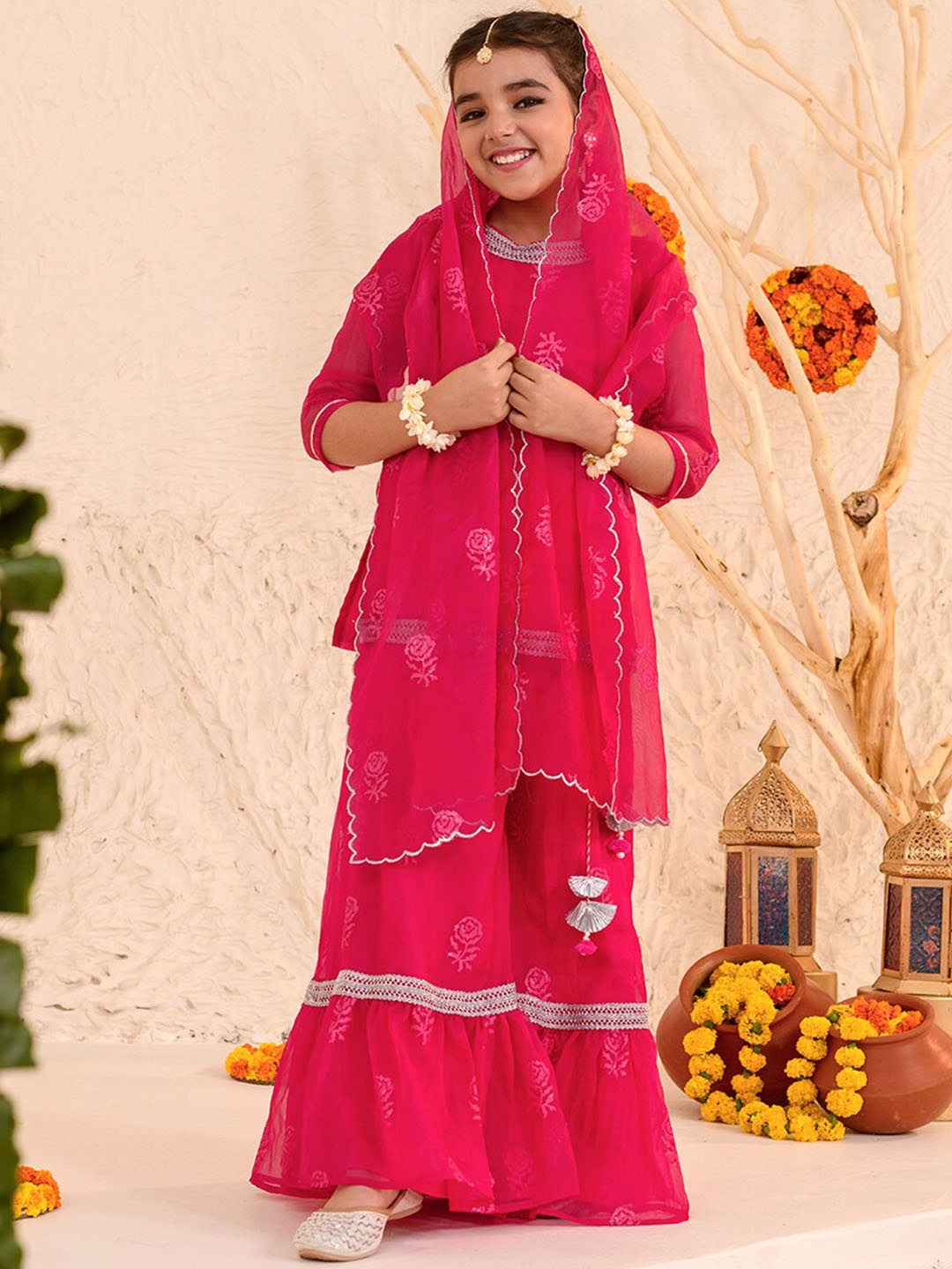 

pspeaches Girls Floral Embroidered Regular Kurta With Sharara & Dupatta, Magenta