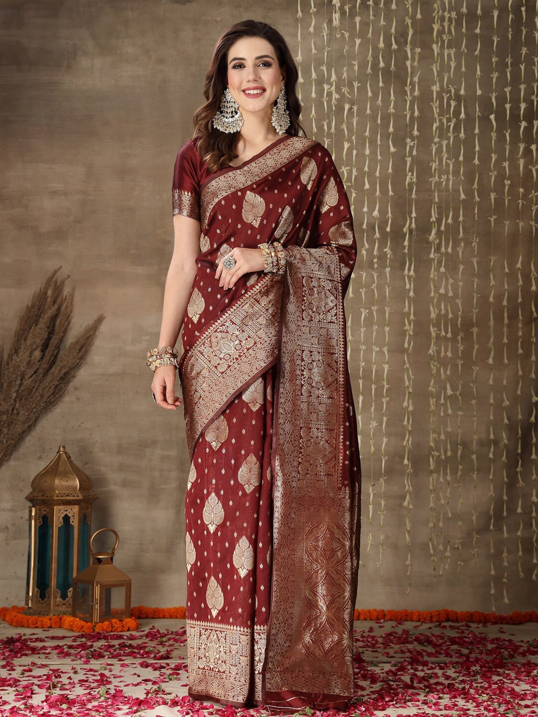 

Stylum Ethnic Motifs Woven Design Zari Banarasi Saree, Maroon