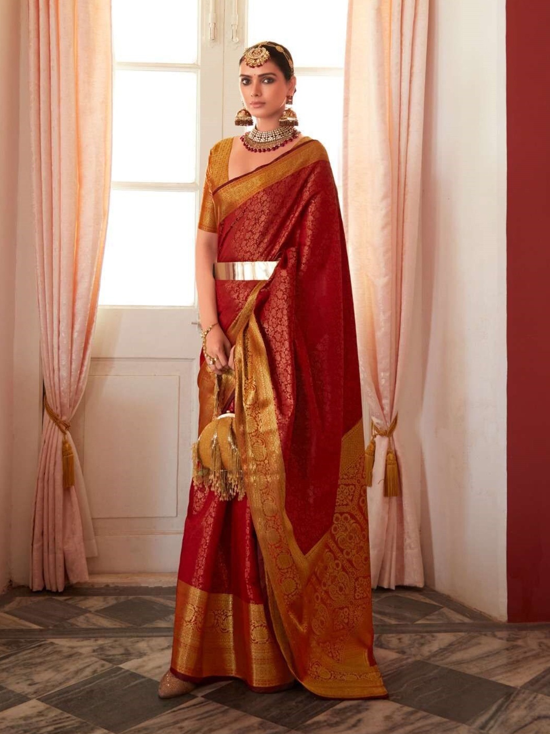 

Mitera Red & Gold-Toned Woven Design Zari Banarasi Saree