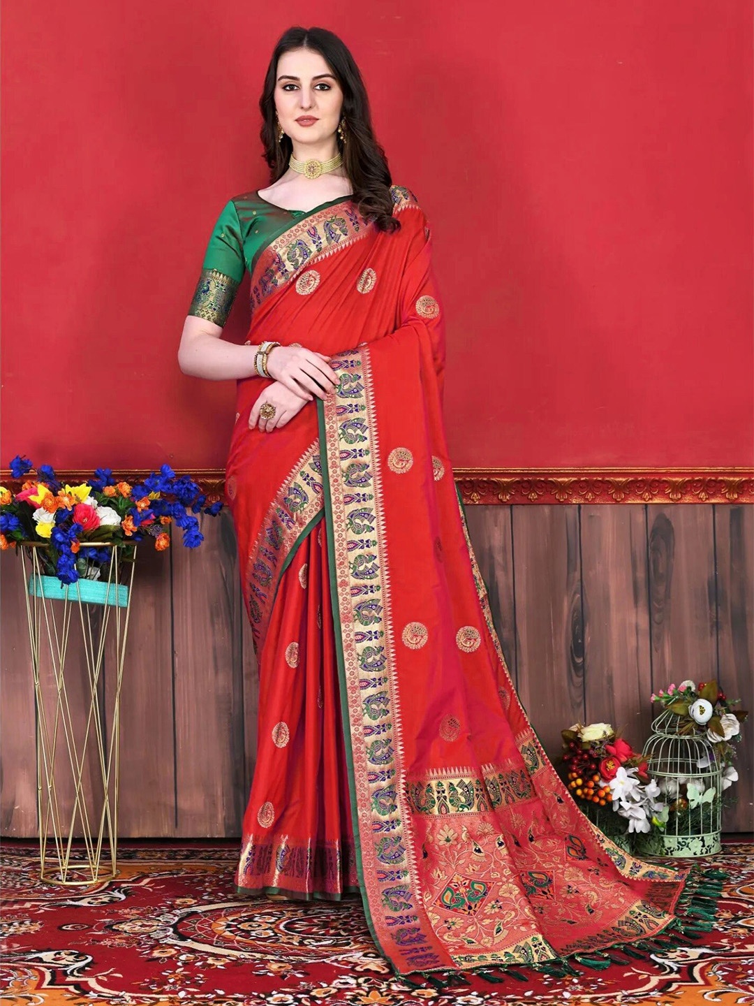 

Mitera Red, Green & Gold-Toned Woven Design Zari Banarasi Saree