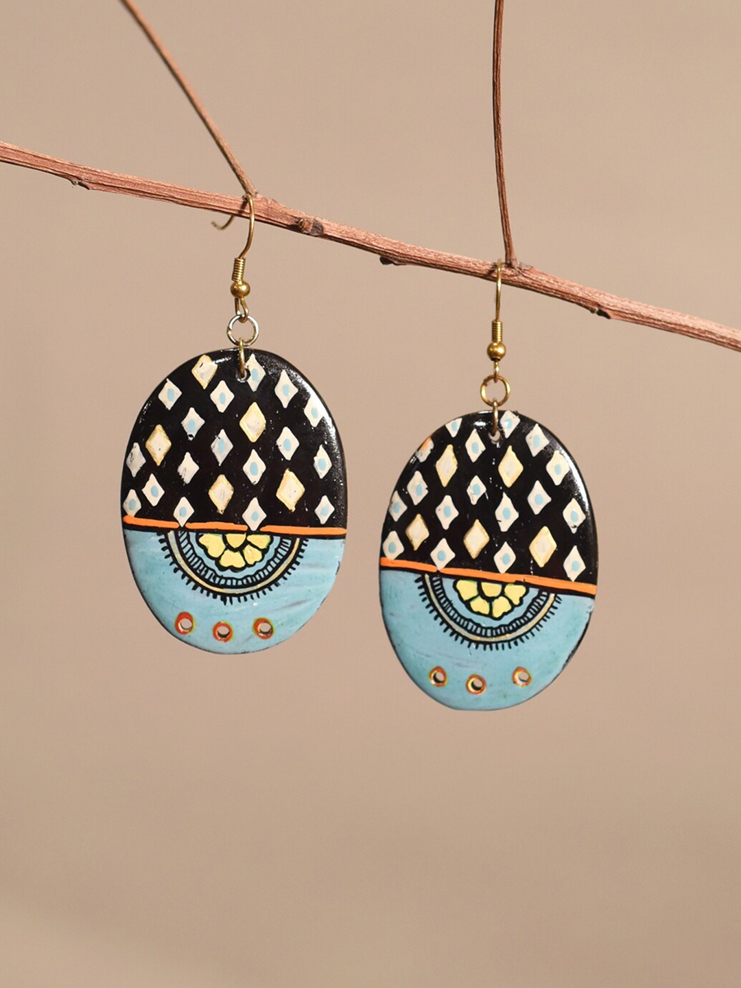 

AAKRITI ART CREATIONS Brass-Plated Oval Drop Earrings, Black