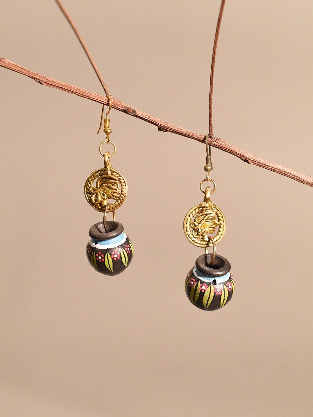 

AAKRITI ART CREATIONS Brass-Plated Contemporary Drop Earrings, Gold