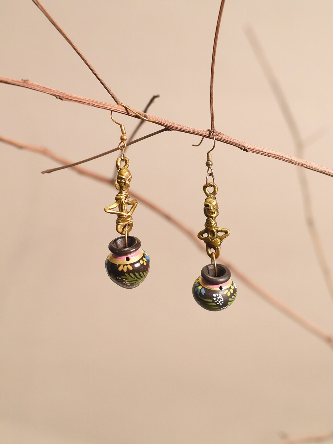 

AAKRITI ART CREATIONS Brass-Plated Contemporary Drop Earrings, Gold