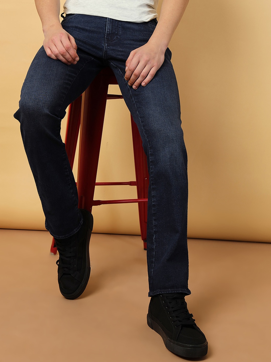 

Wrangler Men Millard Fit Light Fade Stretchable Jeans, Navy blue