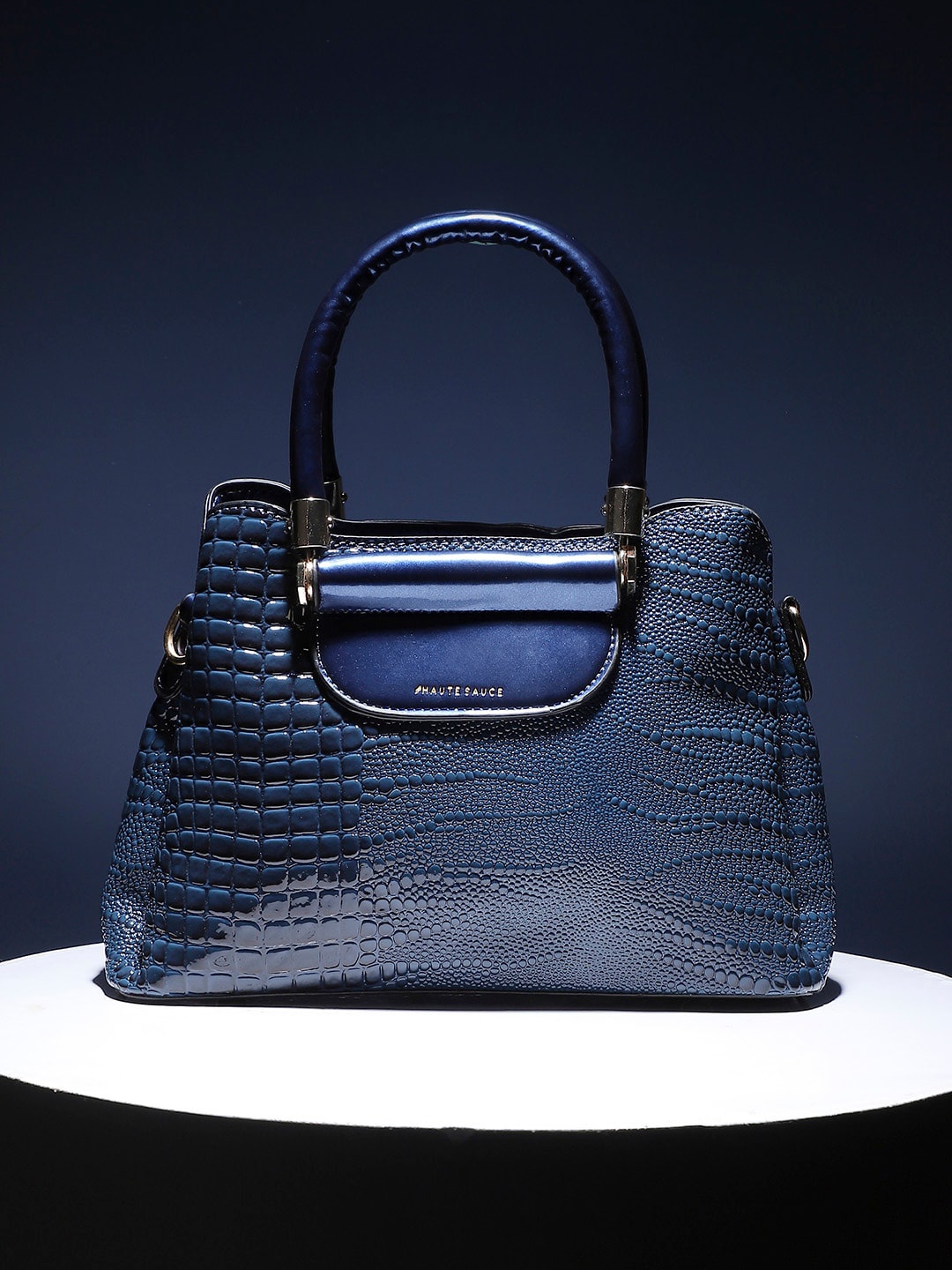 

HAUTE SAUCE by Campus Sutra PU Textured Structured Handheld Bag, Blue