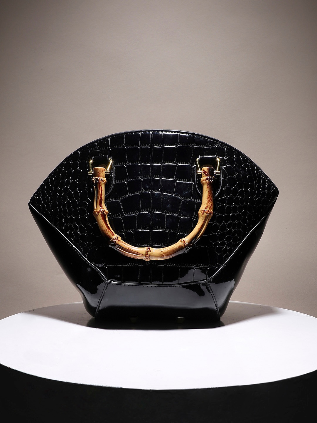 

HAUTE SAUCE by Campus Sutra Animal Textured Structured Handheld Bag, Black