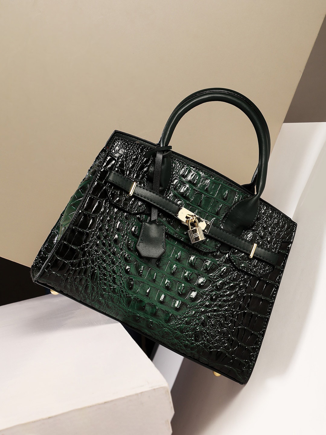

HAUTE SAUCE by Campus Sutra Animal Textured Handheld Bag, Green