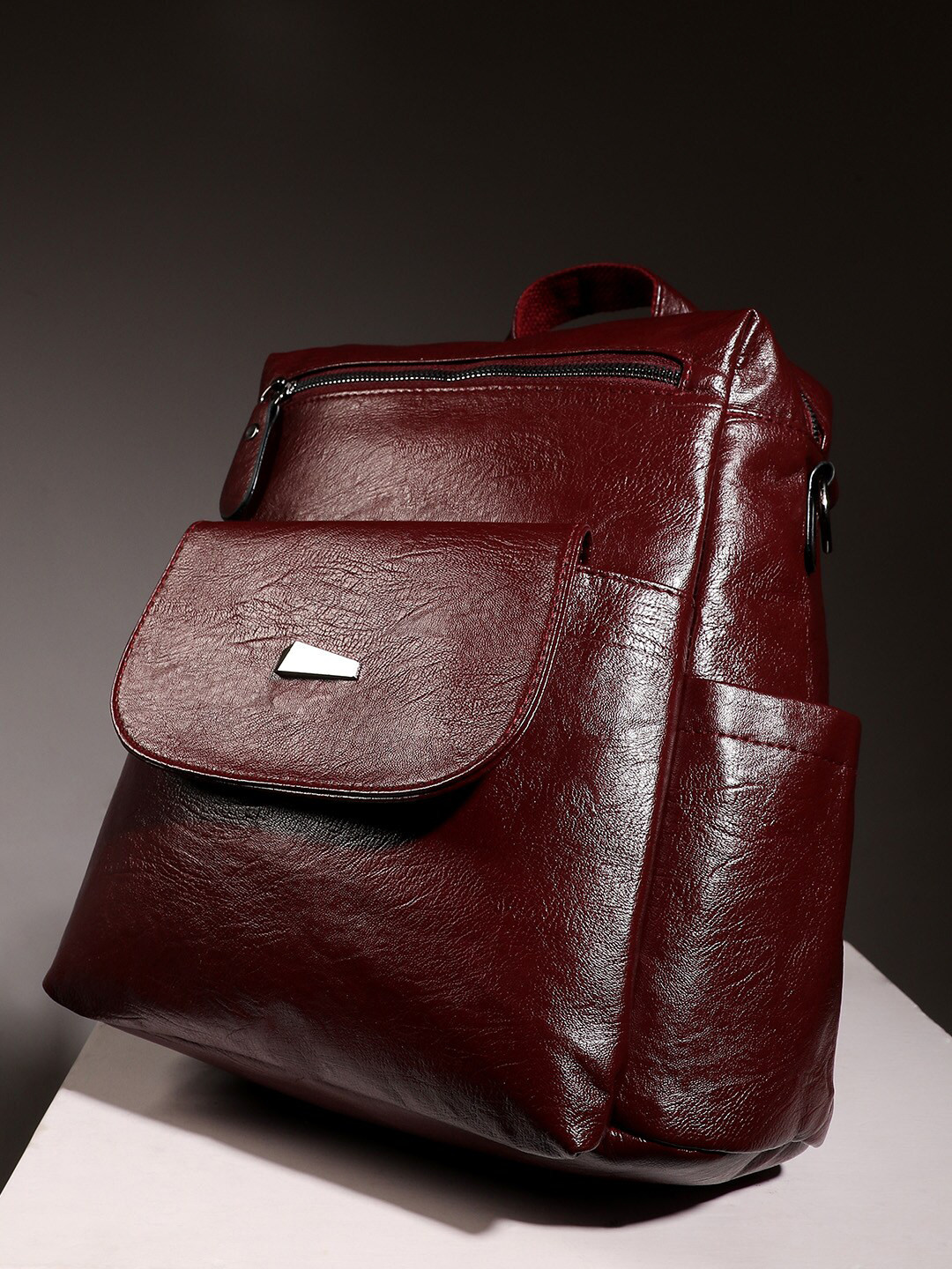 

HAUTE SAUCE by Campus Sutra The Nomad Non-Padded Small Backpack, Maroon