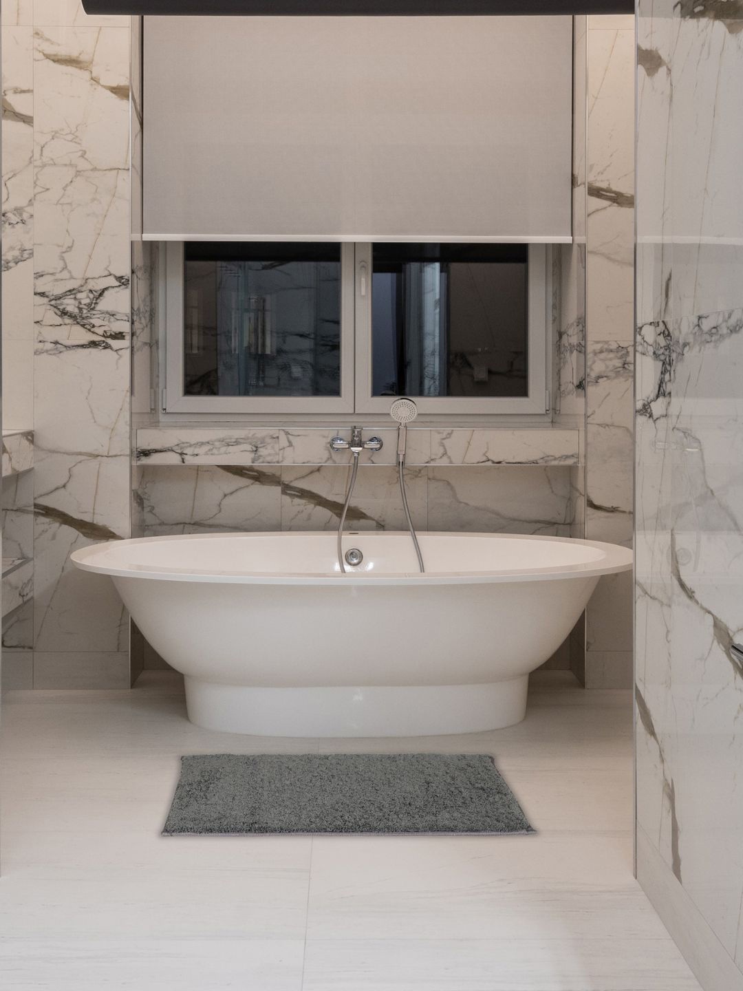 

Black gold Grey 450 GSM Microfiber Anti-Skid Bath Rug