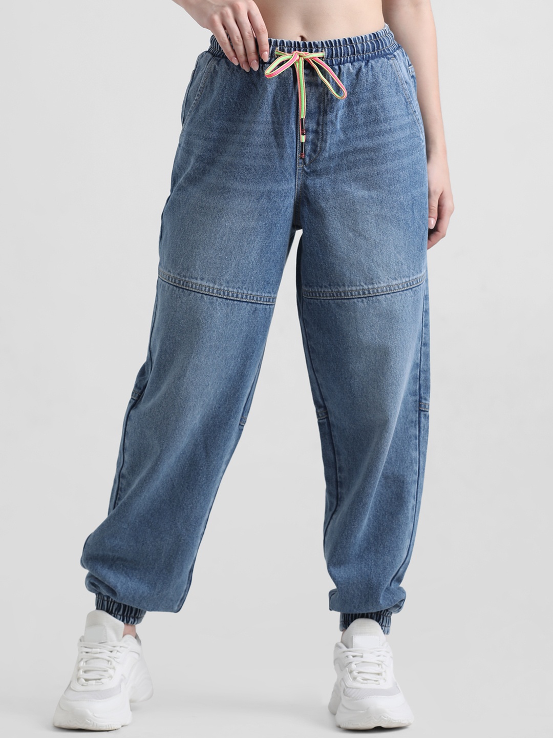

ONLY Women Jogger High-Rise Mildly Distressed Light Fade Jeans, Blue